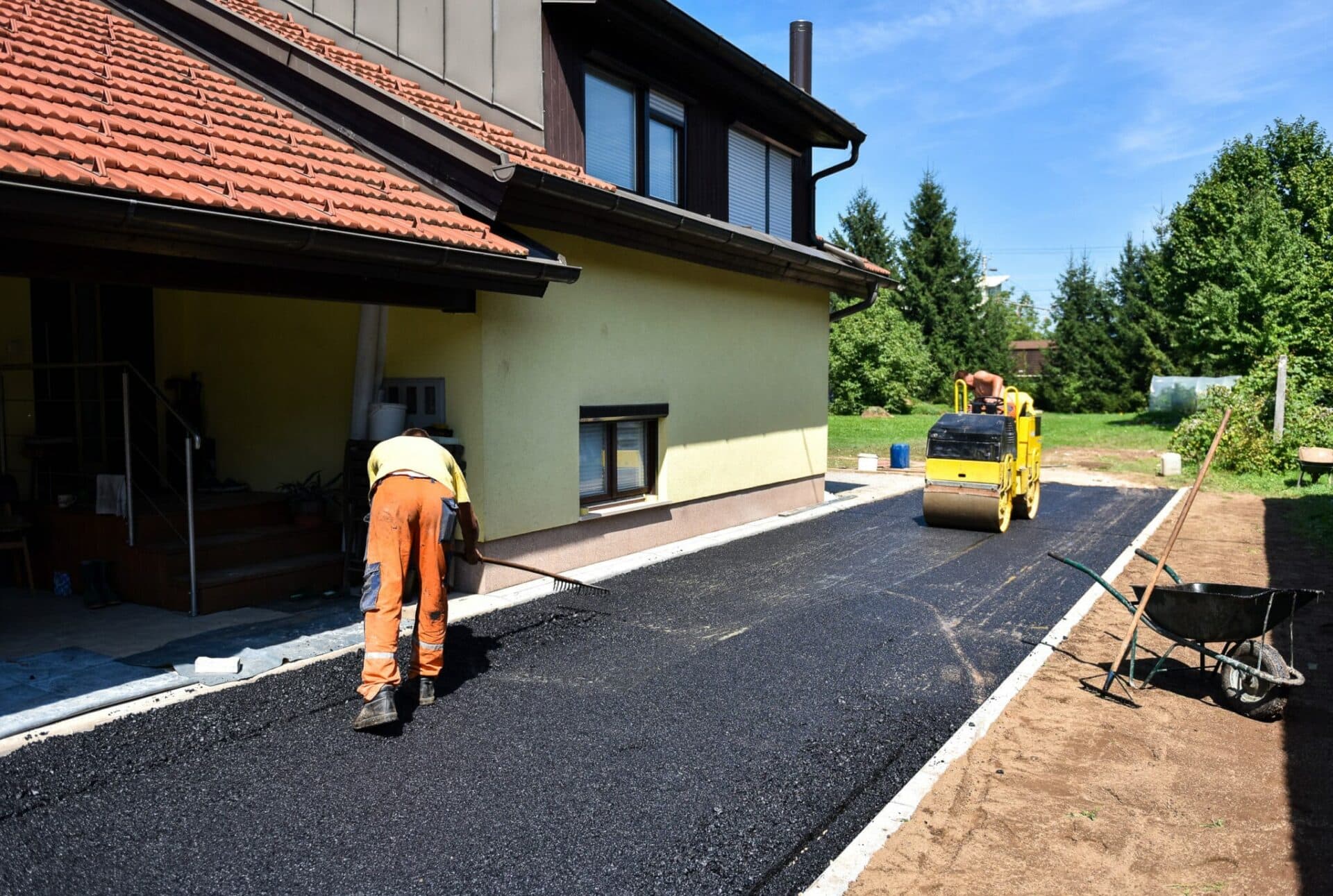 Smooth asphalt driveway by Flawless